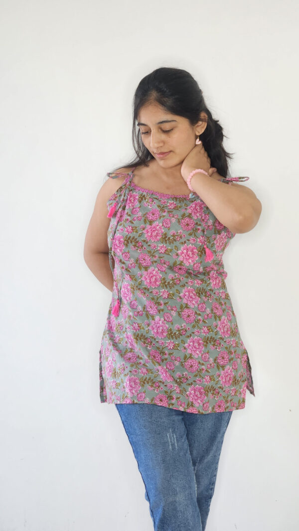 Kamalkali- round neck kurti