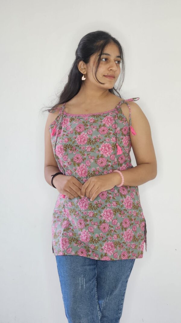 Kamalkali- round neck kurti