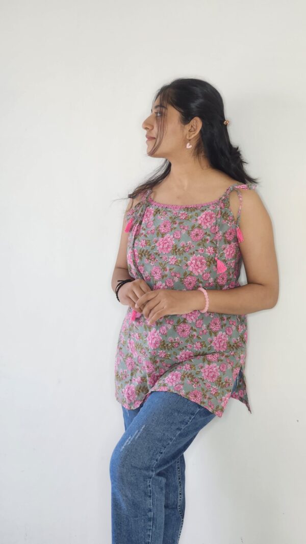 Kamalkali- round neck kurti