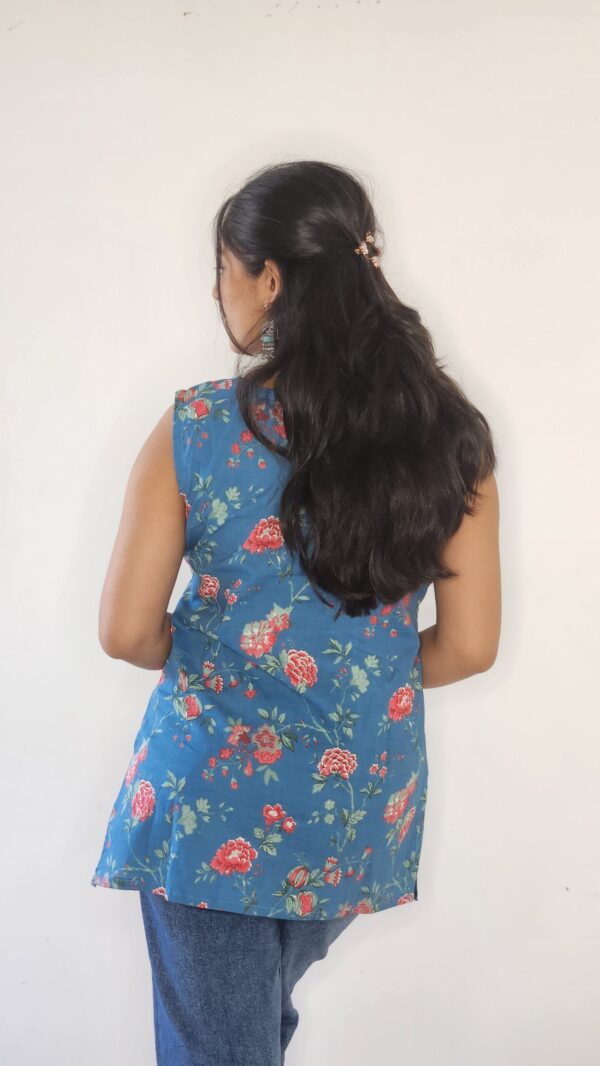 Phoolwari - round v neck kurti