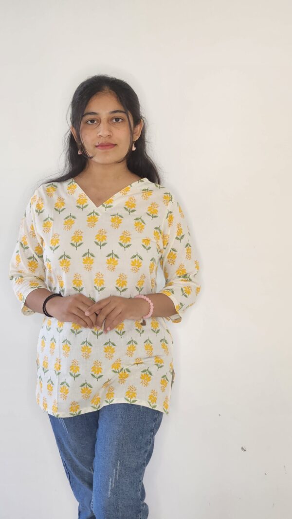 Pushpkali - v neck kurti