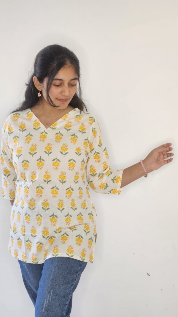 Pushpkali - v neck kurti