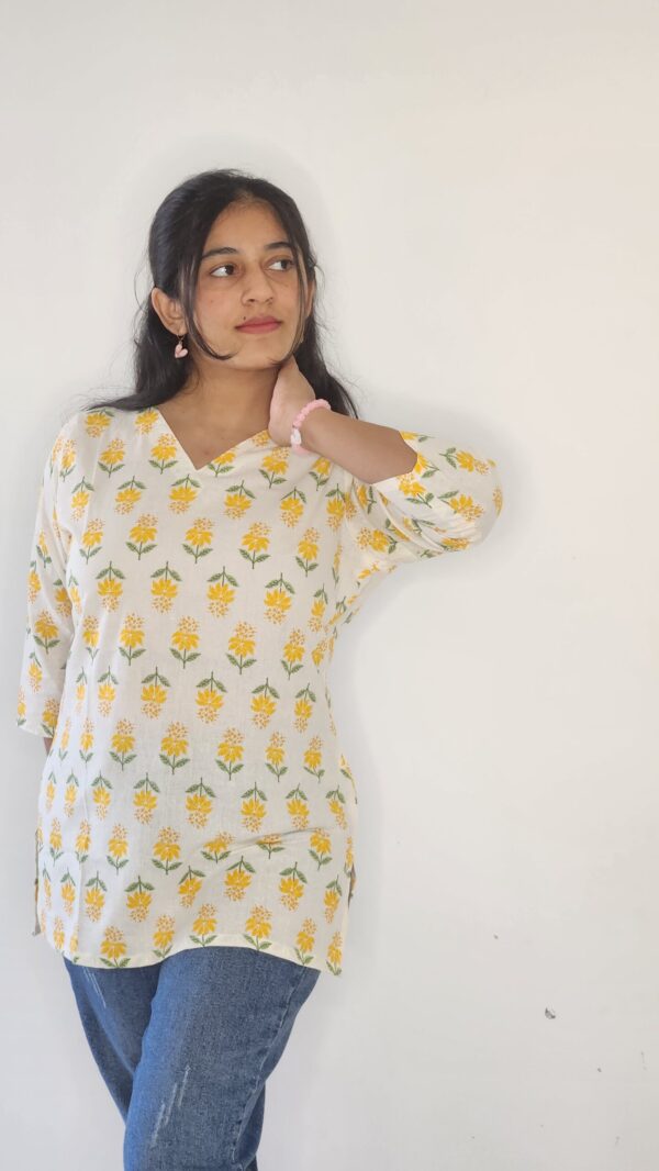 Pushpkali - v neck kurti