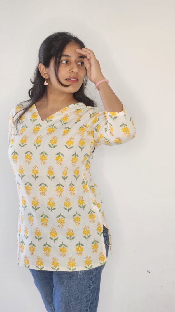 Pushpkali - v neck kurti